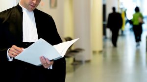 Het kan iedereen overkomen, betrokken raken bij een aanrijding. Dit hoeft niet altijd uw eigen schuld te zijn. Na een verkeersongeval is het belangrijk om schade op de aansprakelijke partij te verhalen.